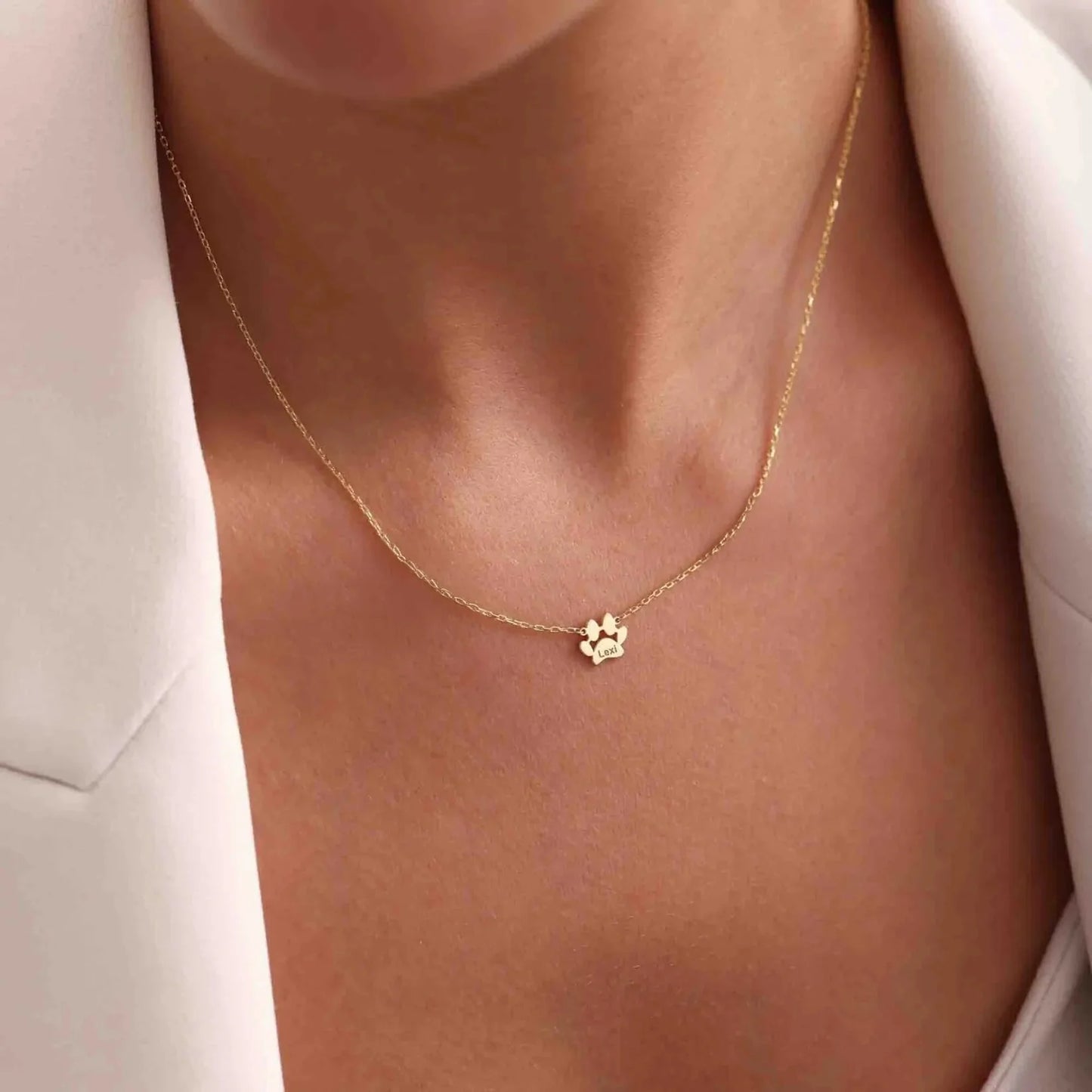 Personalisierte Halskette mit getrennten Pfoten