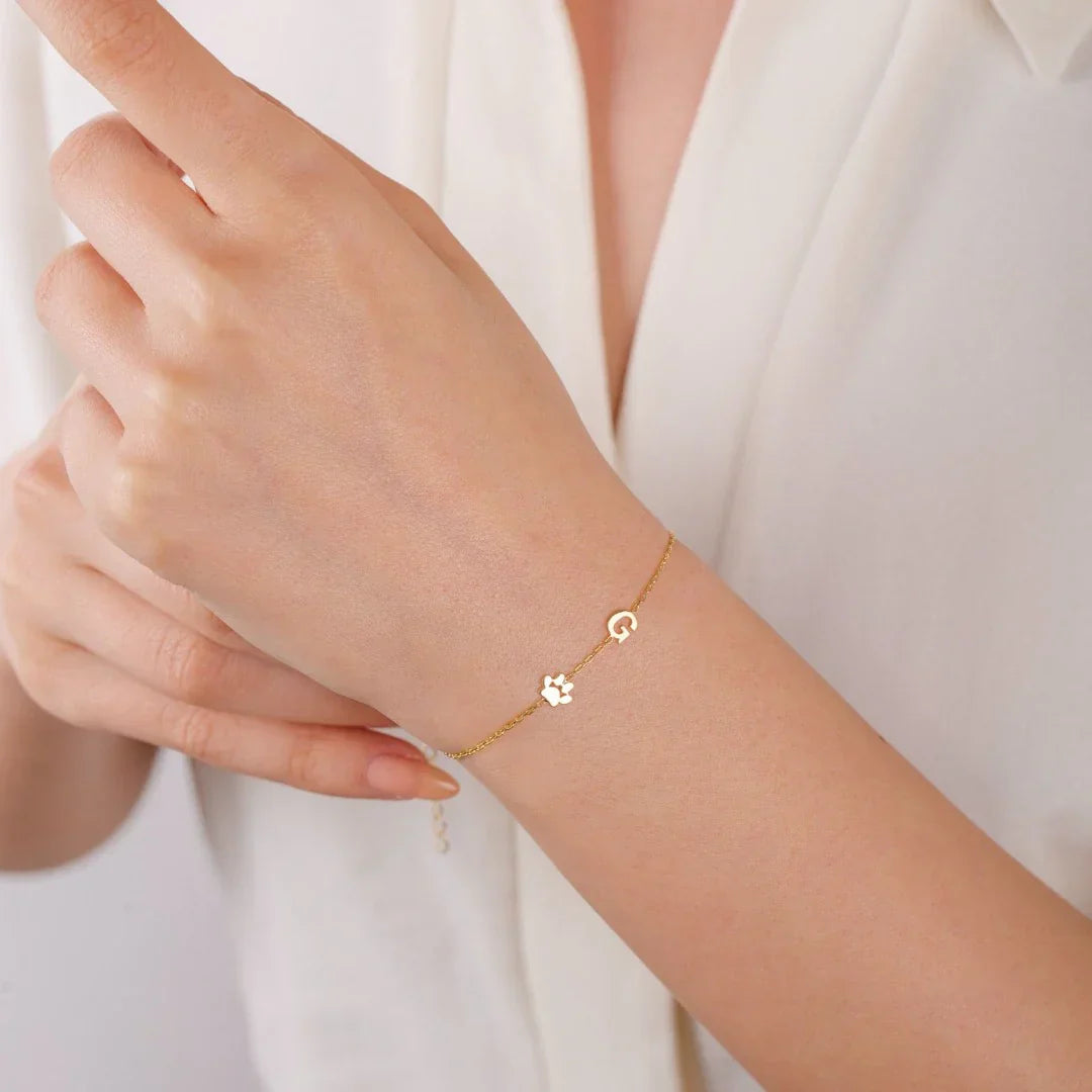 Personalisiertes Armband mit seitlichem Initial